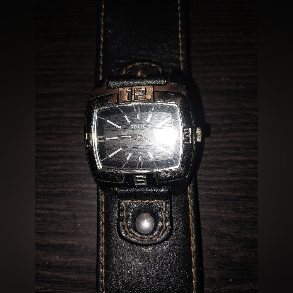 Men's Watch. Relic by Fossil Black Dial Leather Cuff Band Men's Watch
